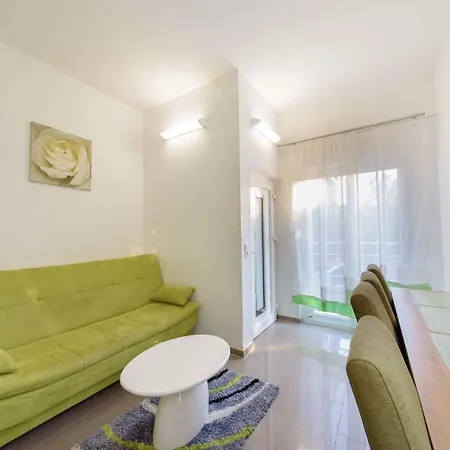 Apartment In Starigrad-paklenica 36667