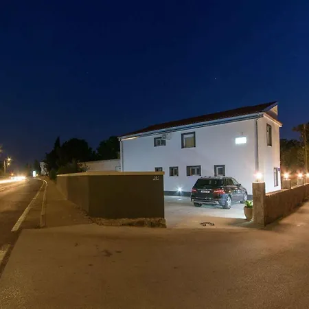 In Starigrad-paklenica 36667 Apartment *